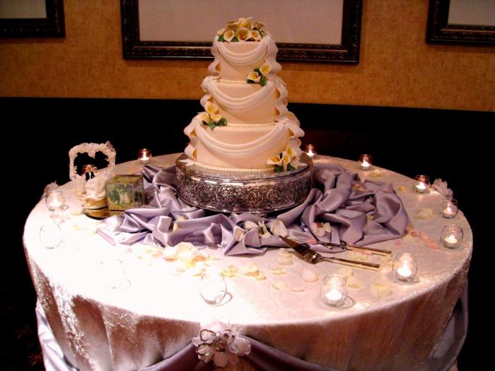 Cake table decor wedding