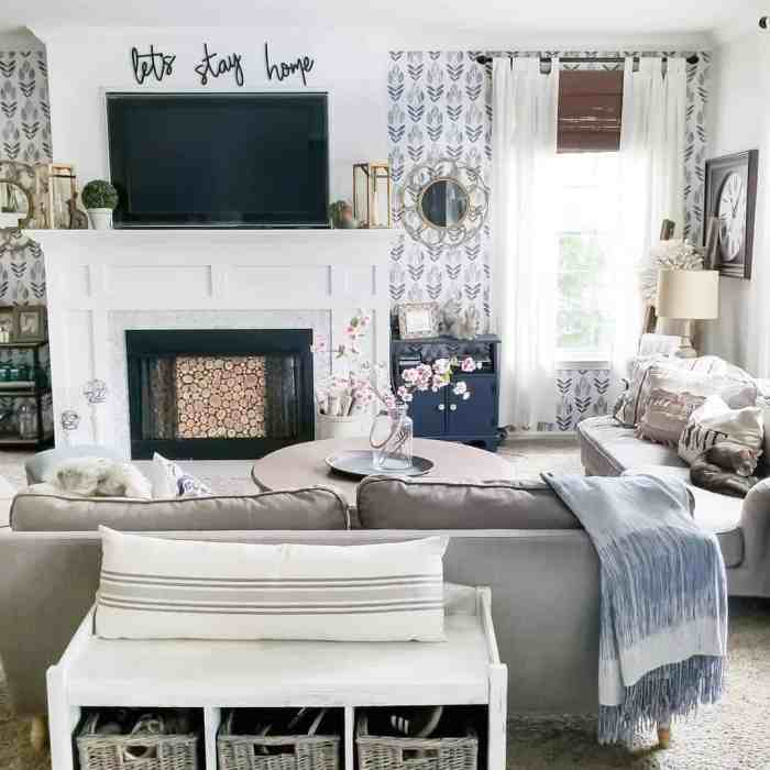 Wall decor over the fireplace decor