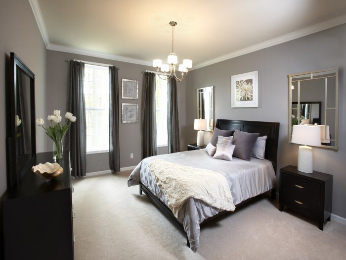 Gray wall decor for bedroom