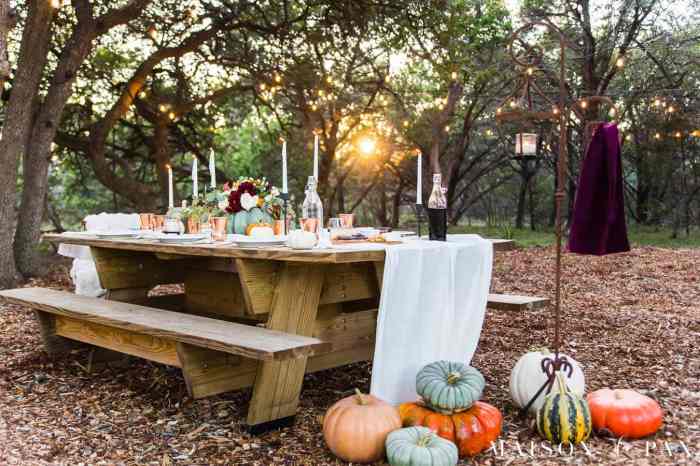 Friendsgiving table decor ideas