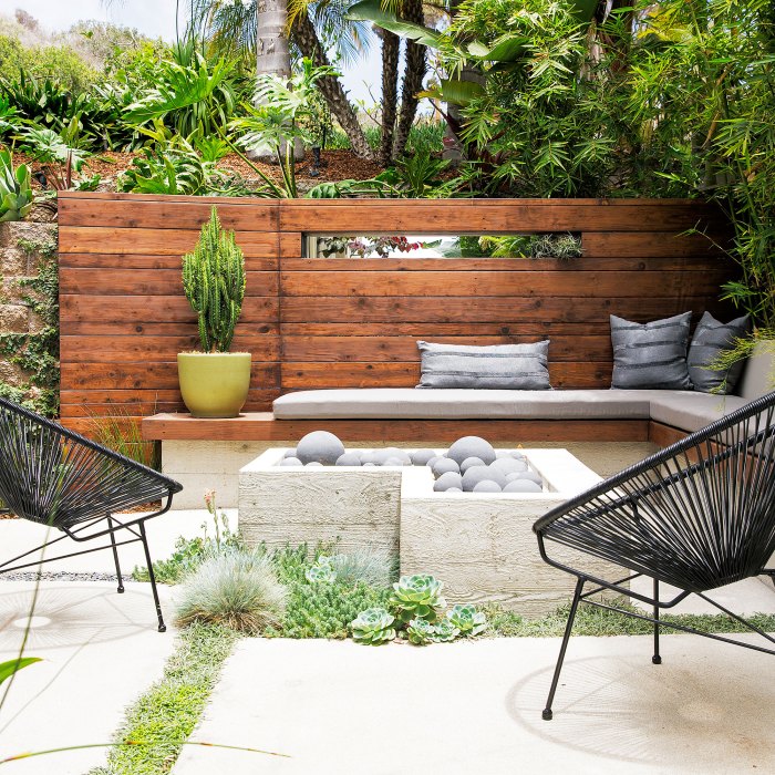 Backyard wall decor ideas